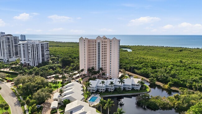Foto del edificio - 6101 Pelican Bay Blvd