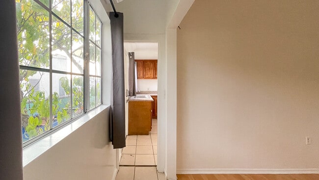Foto del edificio - 2246 S Bronson Ave