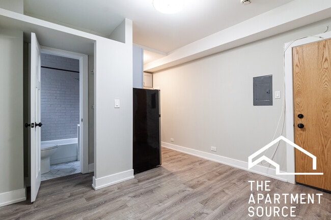 Foto del edificio - 501 W Belmont Ave