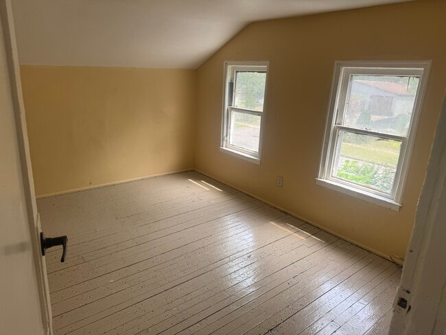 Up bed - 143 York St