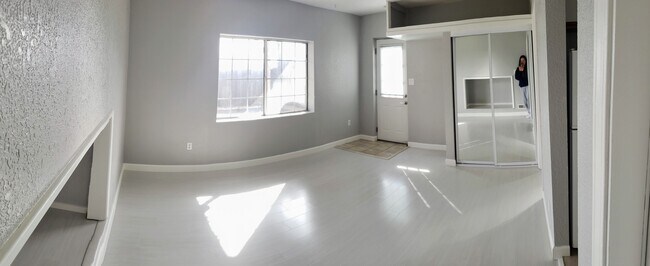Building Photo - 328 King Dr