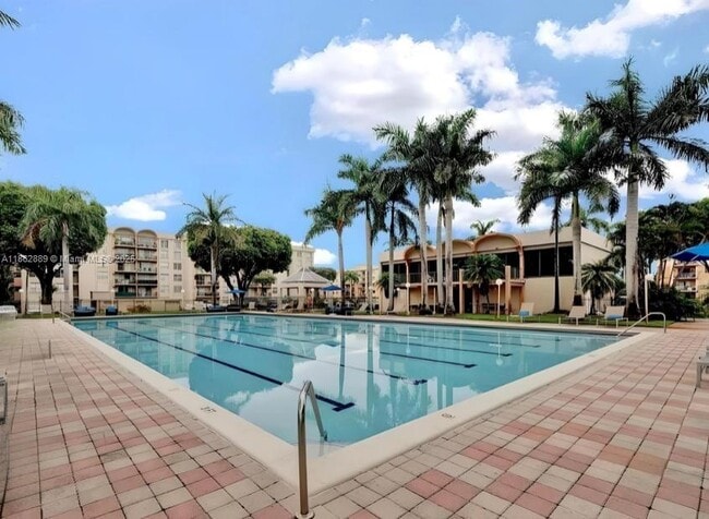 Building Photo - 9310 Fontainebleau Blvd