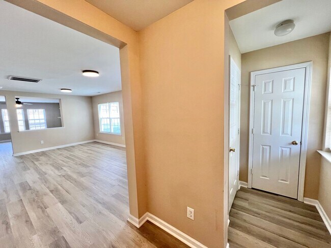 Foto del edificio - 2829 Roundleaf Ct