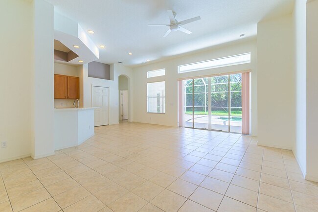 Foto del edificio - 4 Bed / 3 Bath Unfurnished Family Home wit...