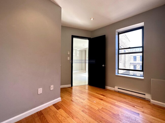 Foto del edificio - 350 Manhattan Avenue