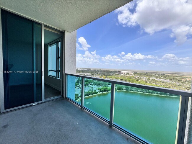 Building Photo - 2641 N Flamingo Rd