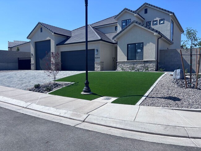 Foto del edificio - Awesome 5 bed 2.5 Bath Desert Canyons Home...