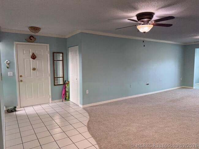 Building Photo - 670 E Lake Jasmine Cir