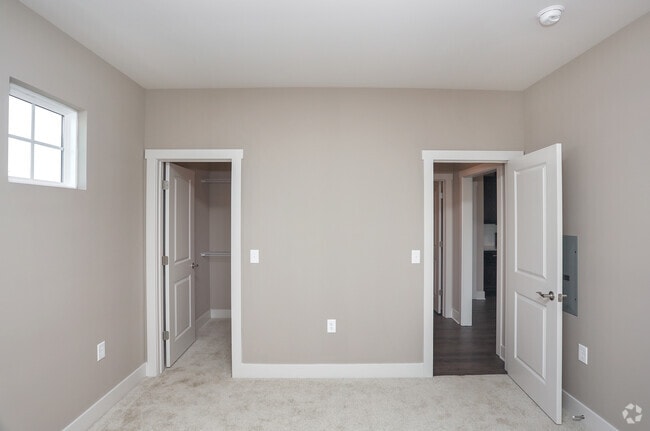 1BR, 1BA - 800 SF - Charlestown on the Monon