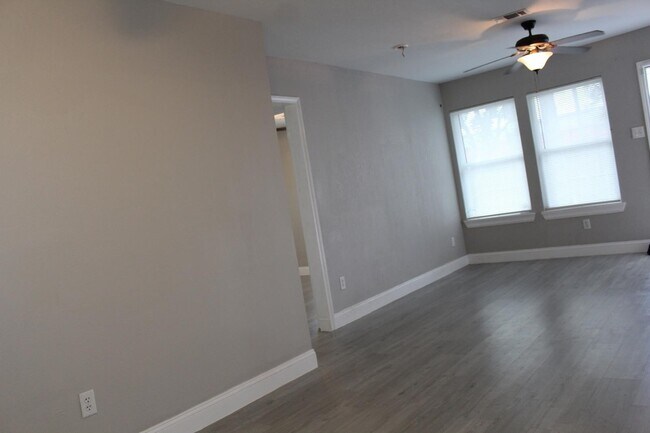 Foto del edificio - 5305 Southlea St