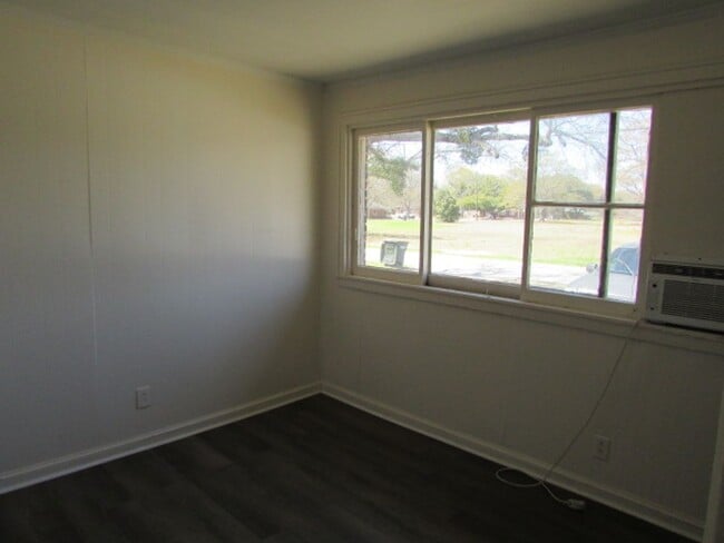 Building Photo - Duplex Unit