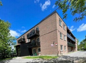 Building Photo - 385 Division St