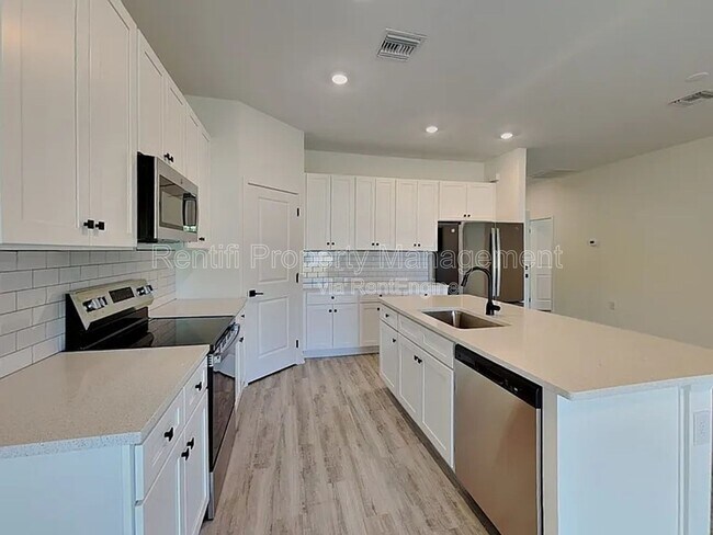 Building Photo - 558 Nimitz Blvd