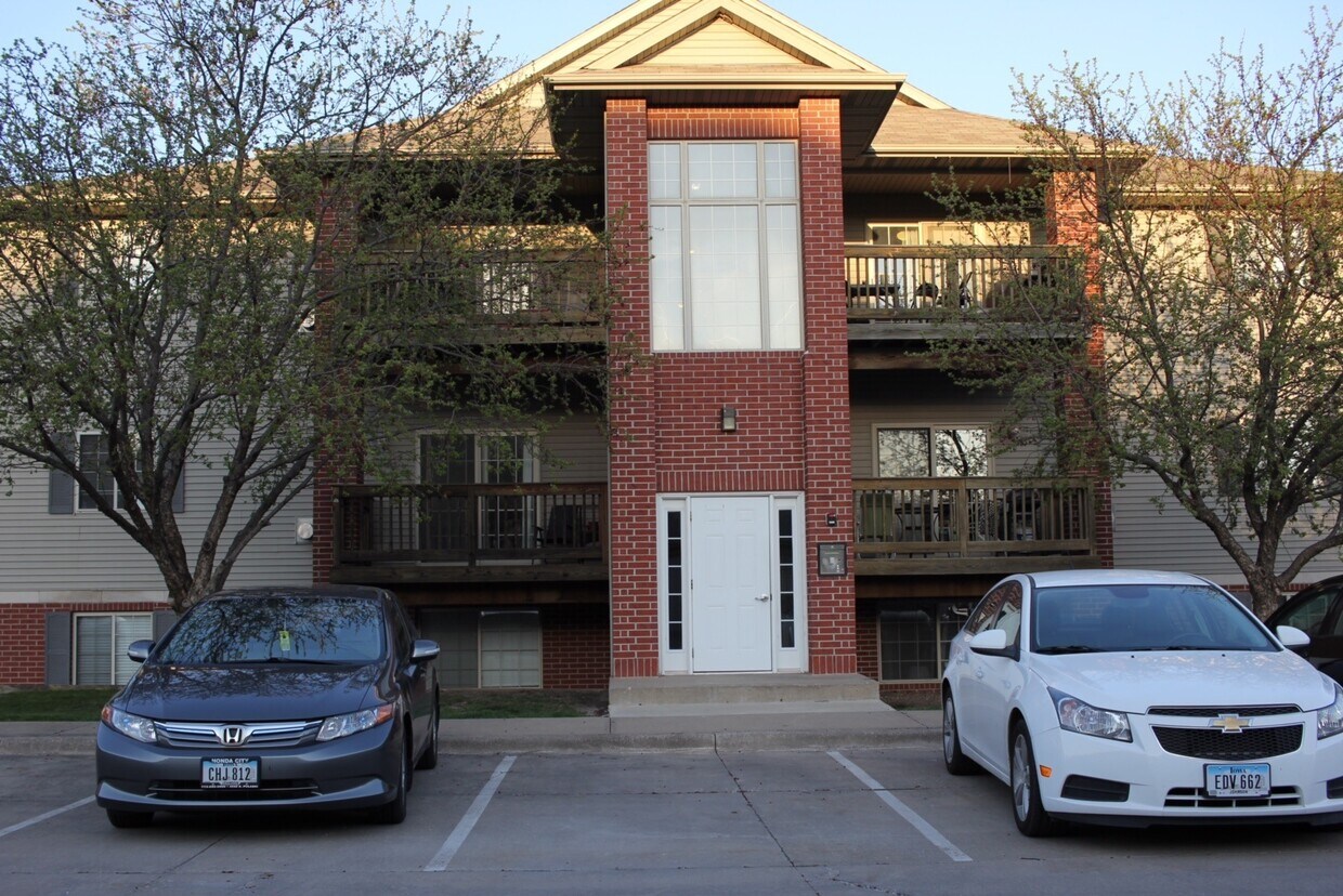 2266 Holiday Rd Unit 301, Coralville, IA 52241 Condo for Rent in
