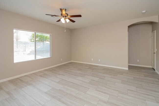 Building Photo - 12084 W Dreyfus Dr