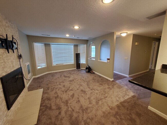 Foto del edificio - CUTE House with fenced yard & AIR-CONDITIONING in Lynnwood/N Bothell area