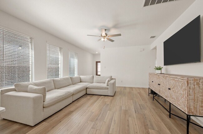 Foto del edificio - 1216 W Yarrow Ave