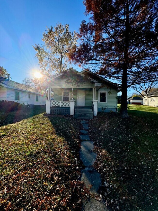 Building Photo - 2219 N Bolivar Rd