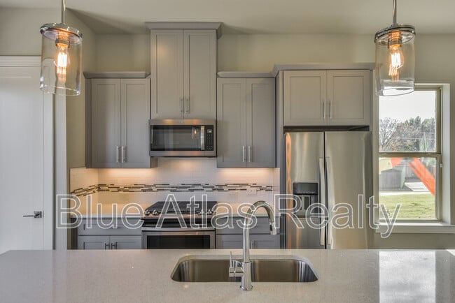 Photo - 736 N Plano Rd Townhome