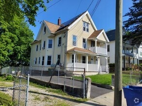 Building Photo - 93 Dikeman St