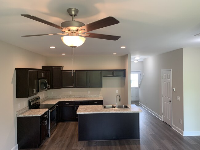 Kitchen - 331 S Stingray Ln