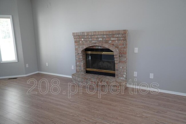 Building Photo - 7979 W Snohomish St