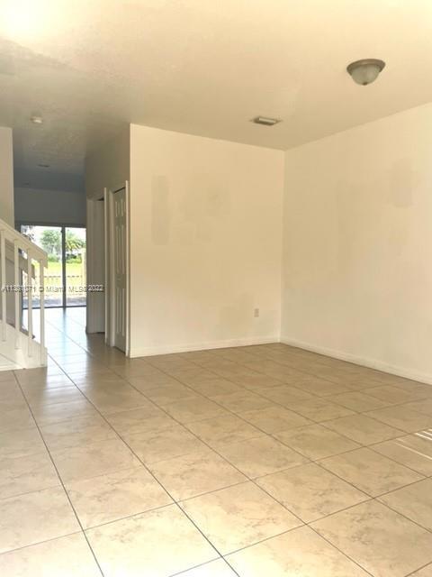 Building Photo - 1539 SE 31st Ct