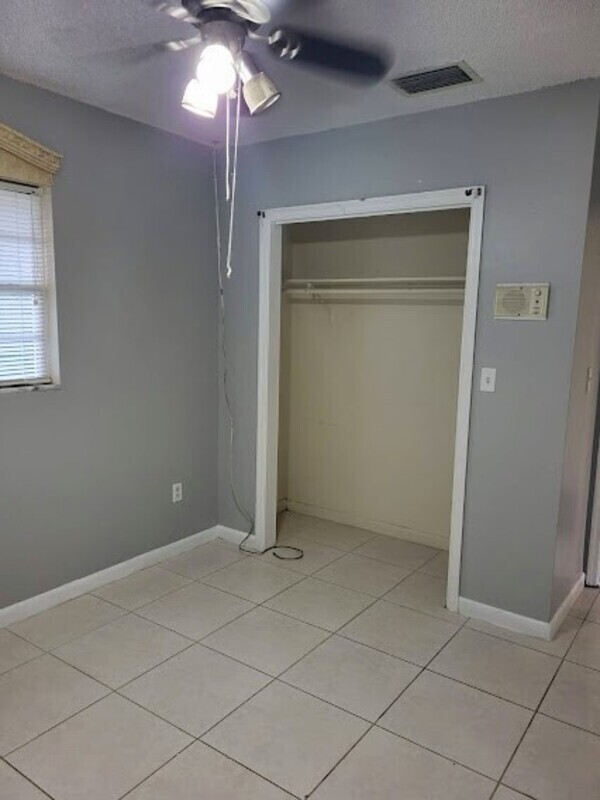 Foto del edificio - 1674 Louis Dr