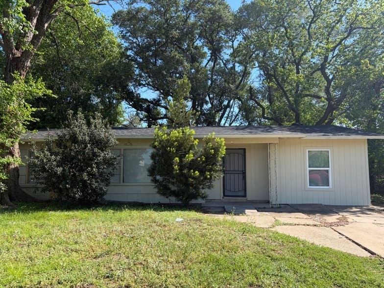 Photo - 5782 Belcrest Street Unit