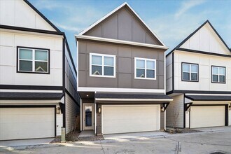 Building Photo - 206 Clark Rd