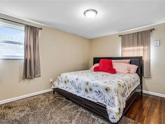 Foto del edificio - 353 Crescent Gardens Dr