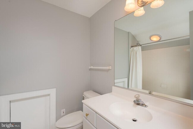 Foto del edificio - 4912 Waple Ln