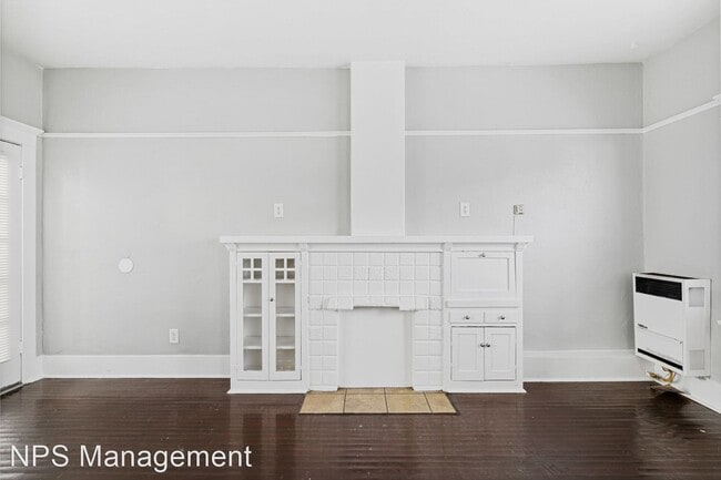 Building Photo - 1 br, 1 bath Apartment - 1049 E 5th Street...