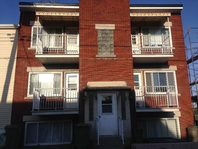 Photo du bâtiment - 794 Av 5E