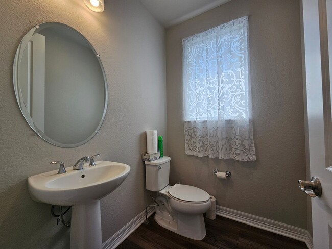 Building Photo - Castle rock 4 Bed 4 Bath luxury Home!!
