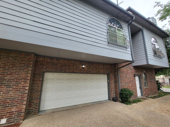 Photo - Fitzhugh Townhome