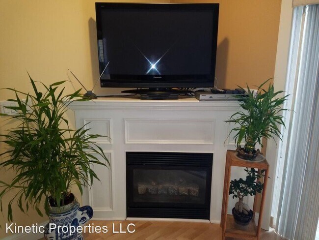 Building Photo - 2 br, 2.5 bath House - 4816 SW View Point ...