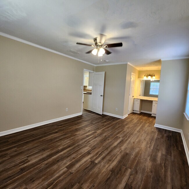 Building Photo - 432 Kingswood Ct