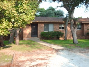 Building Photo - 1006A Holton Ave