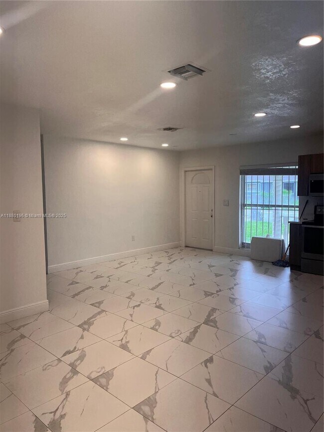 Foto del edificio - 17175 NW 41st Ave