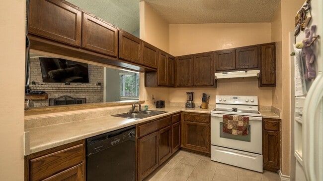 Foto del edificio - 5718 Champions Hill Dr