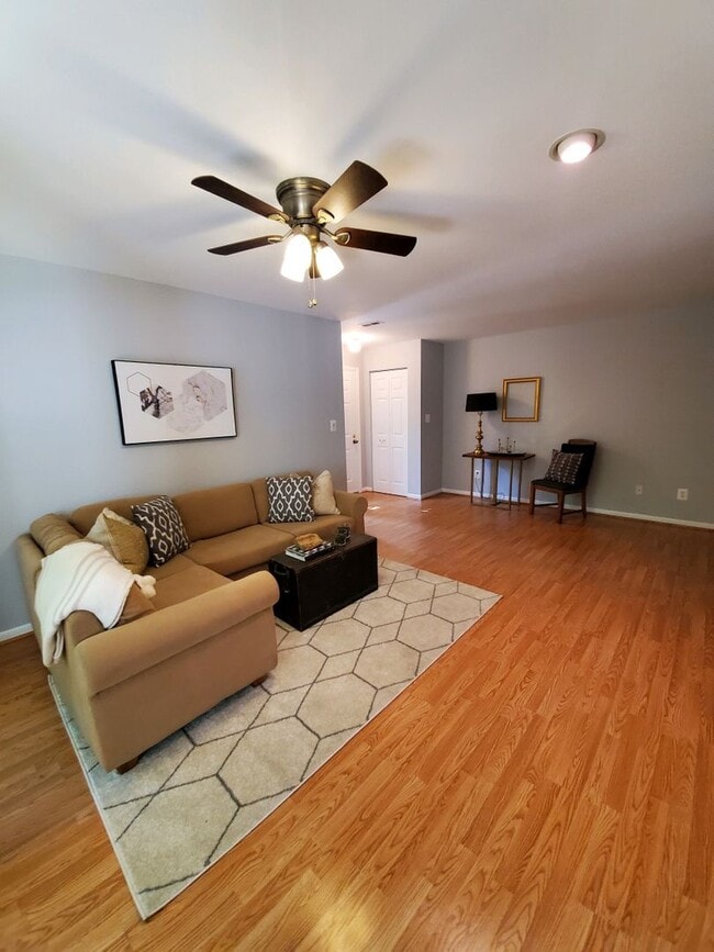 Building Photo - Beautiful Updated 1 bd/1ba Condo in Villas...