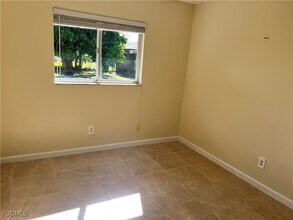 Building Photo - 1412 NE Van Loon Terrace