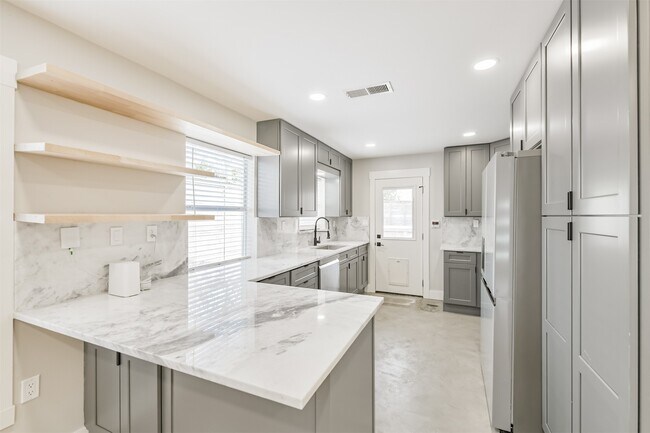 Foto del edificio - 6205 S Rice Ave