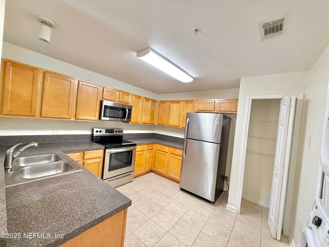 Building Photo - 6788 Manotak Oaks Dr