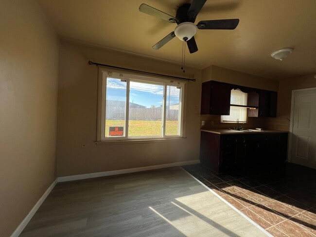 Foto del edificio - 3818 NW Bell- AVAILABLE NOW!