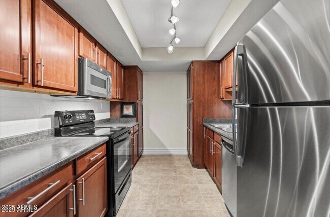 Foto del edificio - 3825 E Camelback Rd