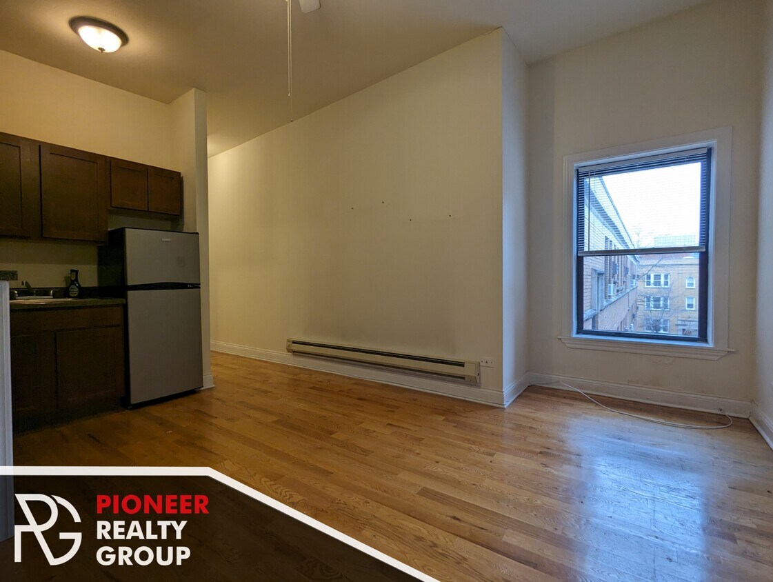 Foto principal - 813 W Cornelia Ave
