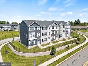 Building Photo - 74 Overshot Ln