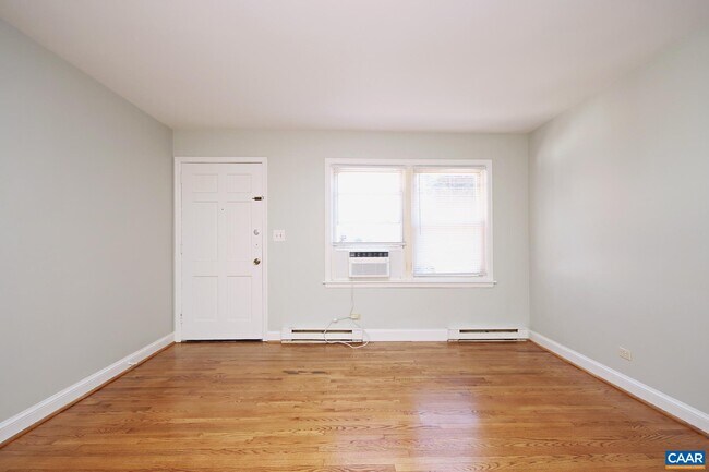 Foto del edificio - 2114 Ivy Rd